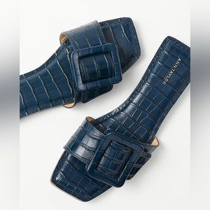 Ann Taylor Embossed Leather Buckle Slide Sandals size 7